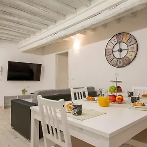 altido-fabulous-2-br-flat-in-the-centre-of-siena.it-tuscanyhotel.com/