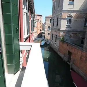 sunny-canal-a-c-wifi.hotelinveneto.com/
