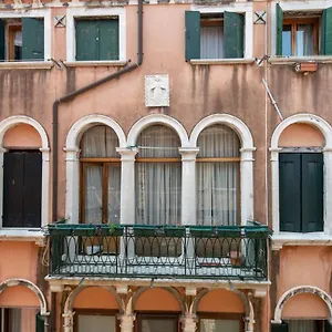 San Polo Canal View By Wonderful Italy , Venedig Italien